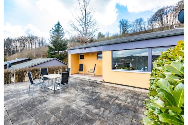Foto van Bungalow im Campingpark - Vakantiehuis in Waxweiler - TerraceBalcony