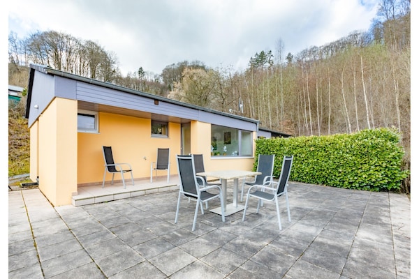 Foto van Bungalow im Campingpark - Vakantiehuis in Waxweiler - TerraceBalcony