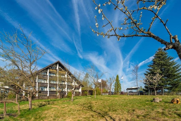 Foto van Belvilla Heiderhof Toegankelijke Tweepersoonskamer - HotelExteriorSummer