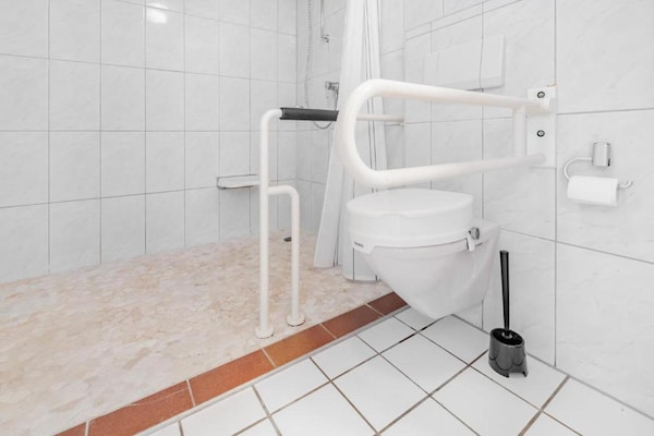 Foto van Belvilla Heiderhof Toegankelijke Tweepersoonskamer - BathRoom