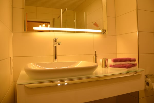 Foto van Ferienhaus Paula in Haserich im Hunsrueck - Vakantiehuis in Haserich - BathRoom