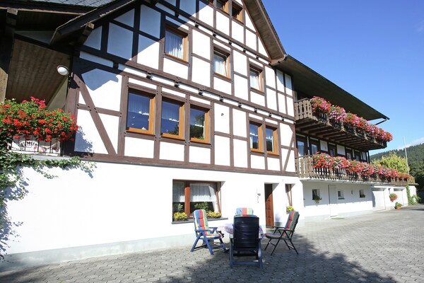 Foto van Appartement in Schmallenberg met tuin - Vakantiehuis in Schmallenberg-Oberkirchen - ExteriorSummer