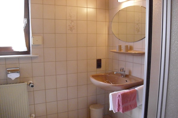 Foto van Appartement in Schmallenberg met tuin - Vakantiehuis in Schmallenberg-Oberkirchen - BathRoom