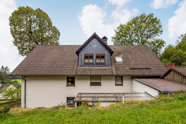 Foto van Bezaubernde Ferienwohnung in Kirchhundem - Vakantiehuis in Kirchhundem - ExteriorSummer