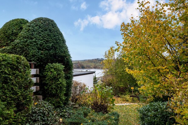 Foto van Sorpesee Ferienhaus mit Panoramablick - Vakantiehuis in Langscheid - GardenSummer