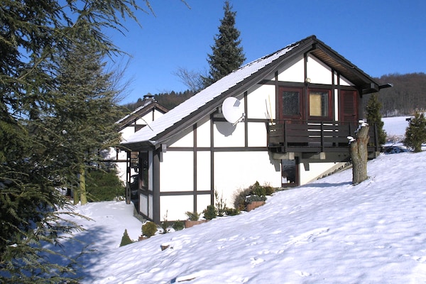 Foto van Vakantiehuis in Mielinghausen vlakbij skigebied - Vakantiehuis in Meschede-Hennesee - ExteriorWinter
