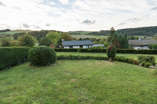 Foto van Rustige bungalow aan de Hennesee met terras - Vakantiehuis in Meschede-Hennesee - ExteriorSummer