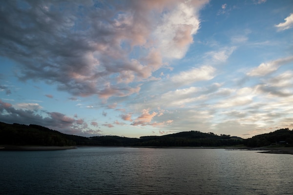 Foto van Rustige bungalow aan de Hennesee met terras - Vakantiehuis in Meschede-Hennesee - AreaSummer5KM