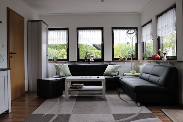Foto van Rustige bungalow aan de Hennesee met terras - Vakantiehuis in Meschede-Hennesee - LivingRoom