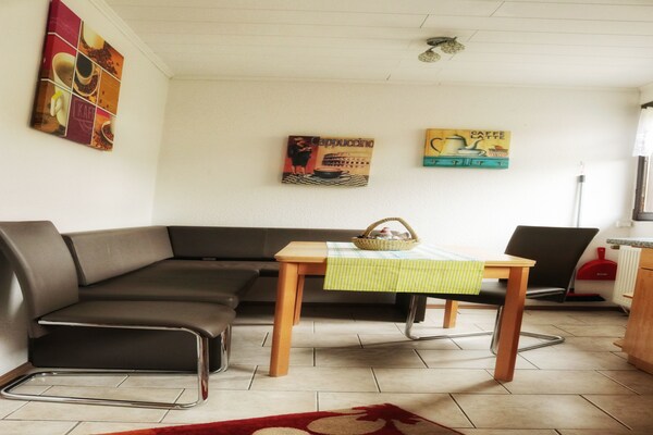 Foto van Rustige bungalow aan de Hennesee met terras - Vakantiehuis in Meschede-Hennesee - LivingRoom
