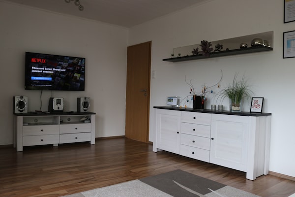 Foto van Rustige bungalow aan de Hennesee met terras - Vakantiehuis in Meschede-Hennesee - LivingRoom