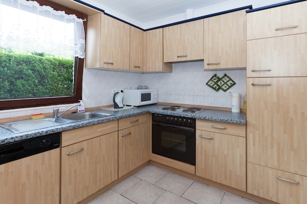 Foto van Rustige bungalow aan de Hennesee met terras - Vakantiehuis in Meschede-Hennesee - Kitchen