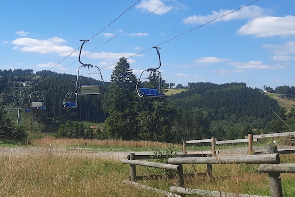 Foto van Vakantieappartement met balkon aan de piste - Vakantiehuis in Winterberg - AreaSummer5KM