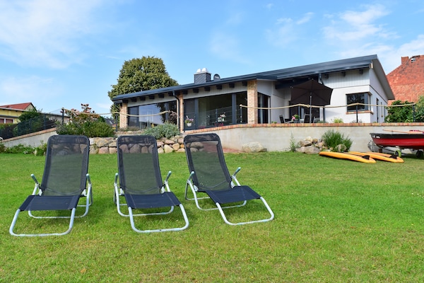 Foto van Vakantieappartement met eigen toegang tot het meer en een aanlegsteiger. - ExteriorSummer