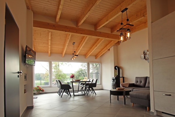Foto van Vakantieappartement met eigen toegang tot het meer en een aanlegsteiger. - LivingRoom