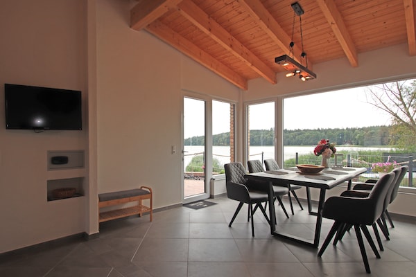 Foto van Vakantieappartement met eigen toegang tot het meer en een aanlegsteiger. - DiningRoom