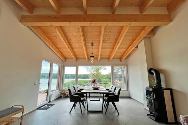 Foto van Vakantieappartement met eigen toegang tot het meer en een aanlegsteiger. - DiningRoom