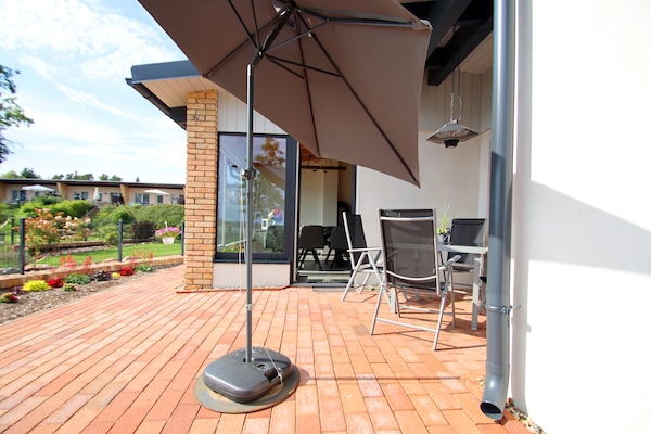 Foto van Vakantieappartement met eigen toegang tot het meer en een aanlegsteiger. - TerraceBalcony