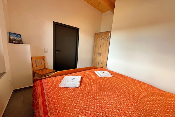 Foto van Vakantieappartement met eigen toegang tot het meer en een aanlegsteiger. - BedRoom