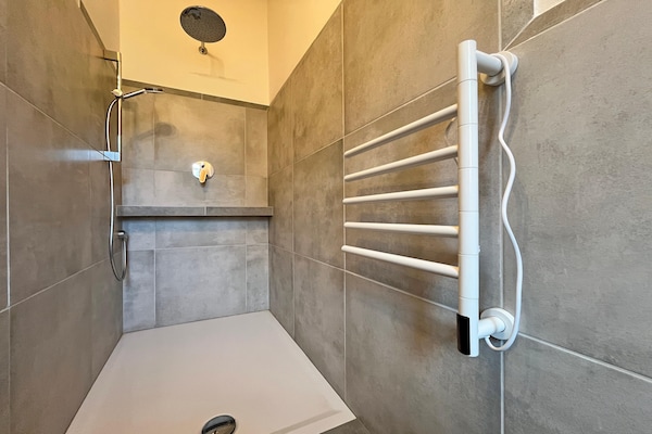 Foto van Vakantieappartement met eigen toegang tot het meer en een aanlegsteiger. - BathRoom