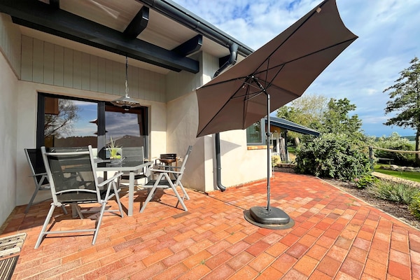 Foto van Vakantieappartement met eigen toegang tot het meer en een aanlegsteiger. - TerraceBalcony