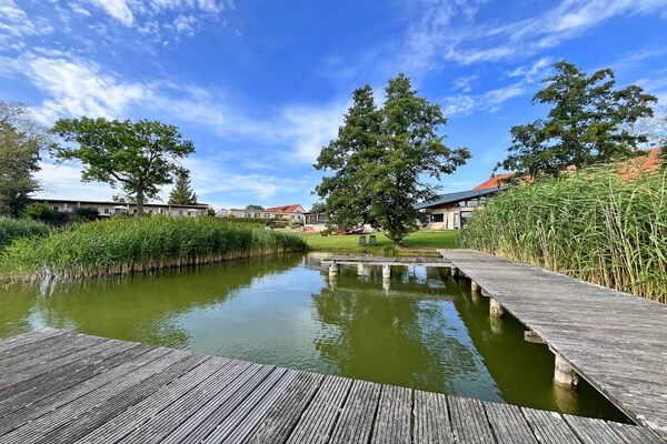 Foto van Vakantieappartement met eigen toegang tot het meer en een aanlegsteiger. - GardenSummer