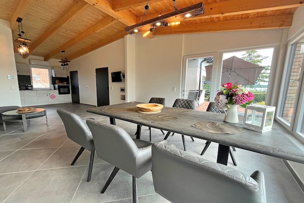 Foto van Vakantieappartement met eigen toegang tot het meer en een aanlegsteiger. - DiningRoom