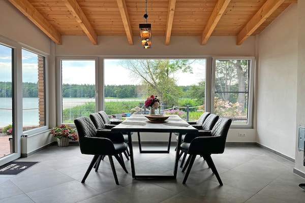 Foto van Vakantieappartement met eigen toegang tot het meer en een aanlegsteiger. - DiningRoom