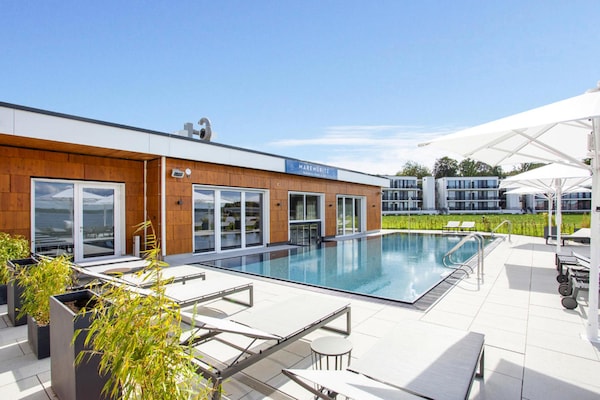 Foto van Appartementen in Maremuritz Yacht Harbour Resort - Vakantiehuis in Waren (Müritz) - Pool