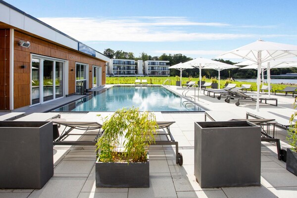 Foto van Appartementen in Maremuritz Yacht Harbour Resort - Vakantiehuis in Waren (Müritz) - Pool