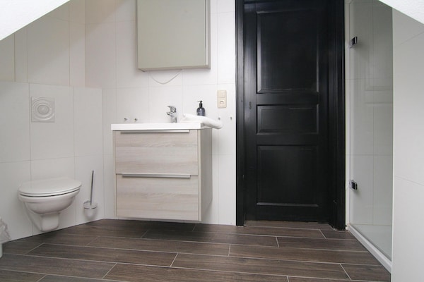 Foto van Twee-onder-een-kapwoningen in het natuurresort Drewitz - BathRoom