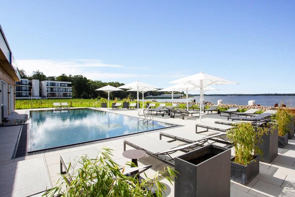 Foto van Appartementen in Maremuritz Yacht Harbour Resort - Vakantiehuis in Waren (Müritz) - Pool