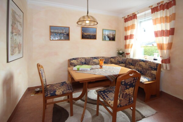 Foto van Bungalow in Berumbur, het strand van Norddeich - Vakantiehuis in Berumbur - LivingRoom