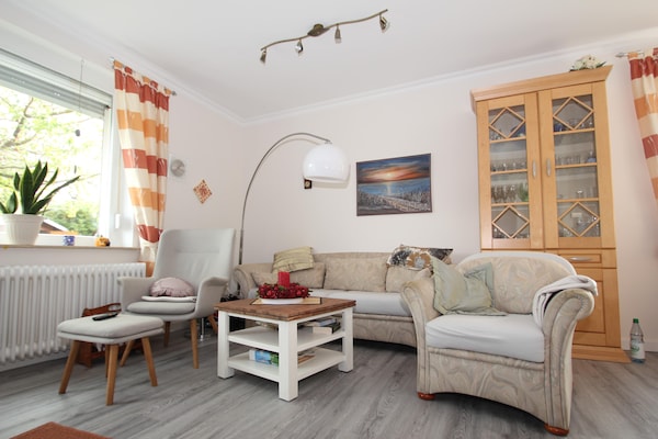 Foto van Bungalow in Berumbur, het strand van Norddeich - Vakantiehuis in Berumbur - LivingRoom