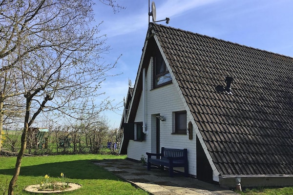 Foto van Vakantiehuis in Burhave vlakbij de zee - Vakantiehuis in Burhave - ExteriorSummer