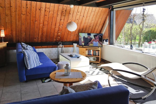 Foto van Vakantiehuis in Burhave vlakbij de zee - Vakantiehuis in Burhave - LivingRoom