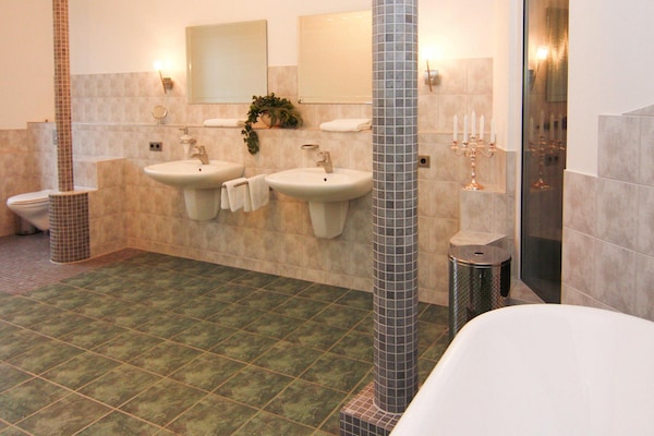 Foto van Kasteelvakantie nabij de Oostzee en het Tressowermeer - BathRoom