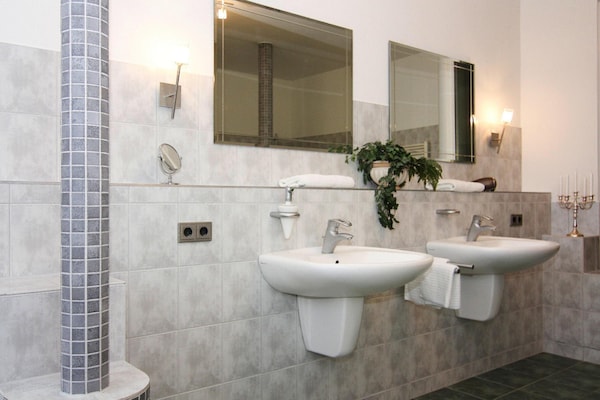Foto van Kasteelvakantie nabij de Oostzee en het Tressowermeer - BathRoom