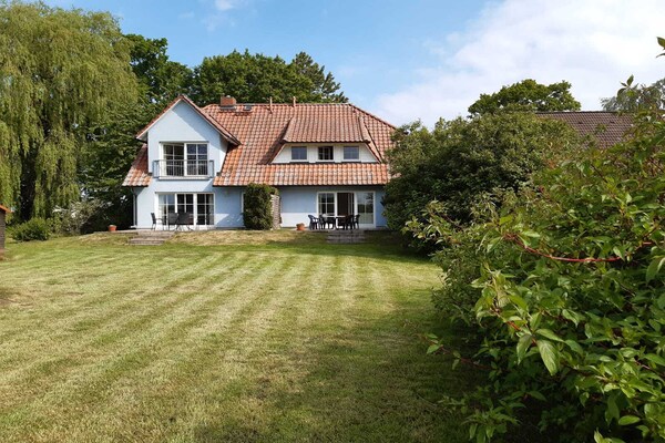 Foto van Ferienwohnung im Blauen Haus in Putbus - Vakantiehuis in Putbus - ExteriorSummer