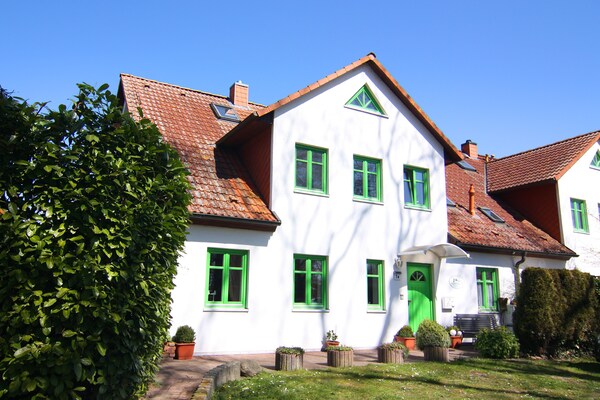 Foto van Appartementenhuis Kranichblick, Breege - Vakantiehuis in Breege - ExteriorSummer