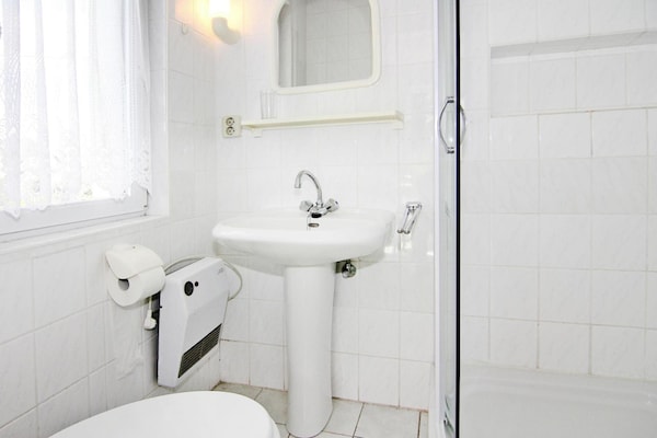 Foto van Gezellige bungalow in Freest - Vakantiehuis in Freest - BathRoom