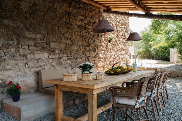Foto van Cottage in Castellnou met boswandelingen - Vakantiehuis in Castellnou de Bages - GardenSummer
