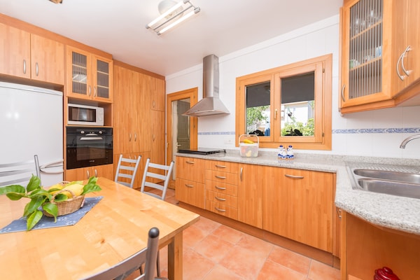 Foto van Huis in Alcúdia bij Puerto Strand - Vakantiehuis in Port D'alcúdia, Illes Balears - Kitchen