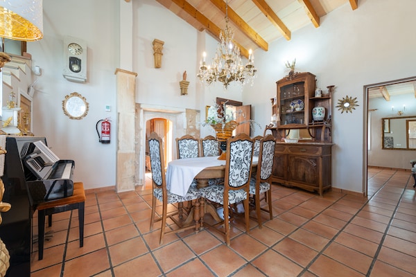 Foto van Villa in Manacor met zwembad en uitzicht - Vakantiehuis in Manacor, Illes Balears - DiningRoom