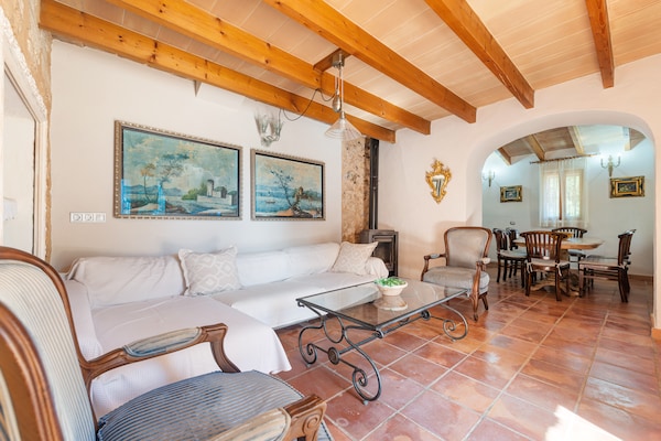 Foto van Villa in Manacor met zwembad en uitzicht - Vakantiehuis in Manacor, Illes Balears - LivingRoom