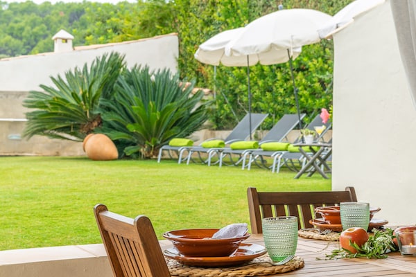 Foto van Gezellig Selva-huis met barbecue - Vakantiehuis in Selva, Illes Balears - ExteriorSummer