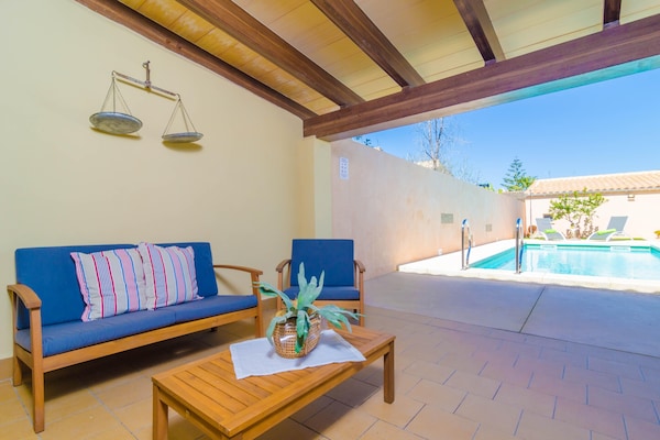 Foto van Charmante villa met zwembad - Vakantiehuis in Ariany, Illes Balears - TerraceBalcony