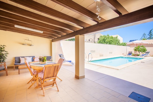 Foto van Charmante villa met zwembad - Vakantiehuis in Ariany, Illes Balears - TerraceBalcony
