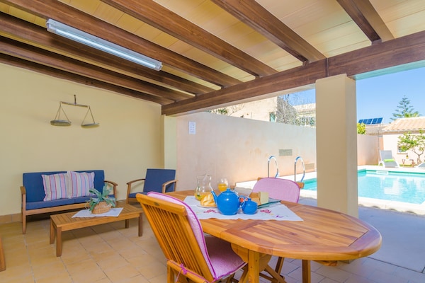 Foto van Charmante villa met zwembad - Vakantiehuis in Ariany, Illes Balears - TerraceBalcony