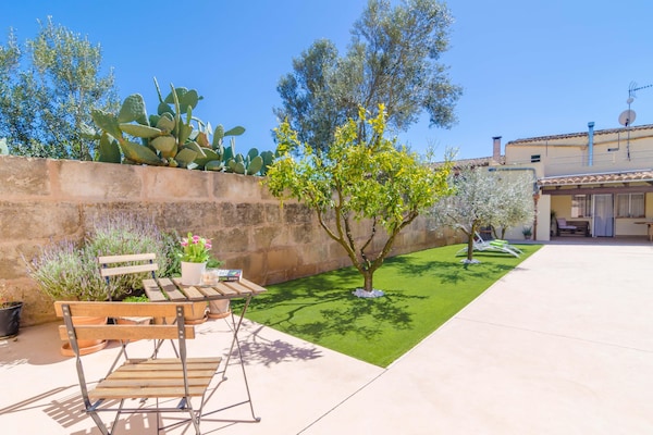 Foto van Charmante villa met zwembad - Vakantiehuis in Ariany, Illes Balears - TerraceBalcony